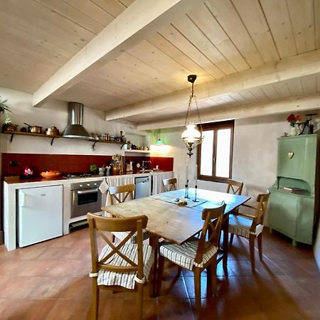 Iconic Italian Townhouse W Rooftop Terrace & Mountain View, Pigna Bagian luar foto