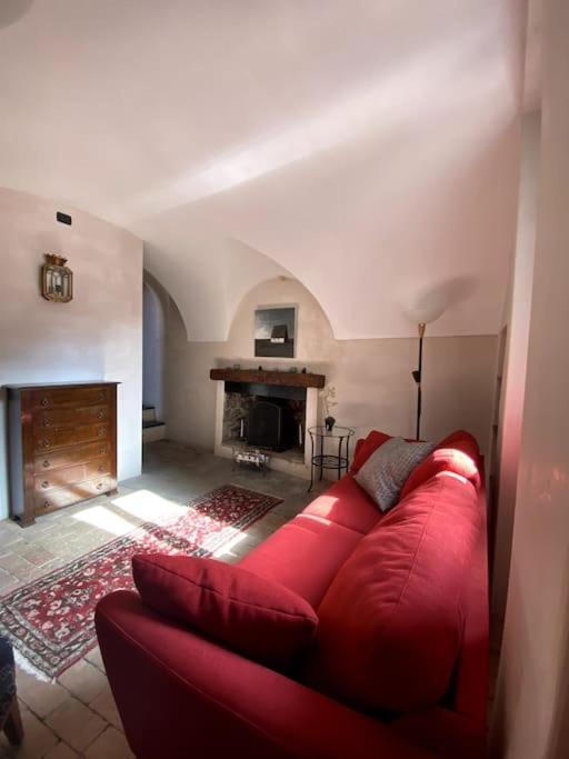 Iconic Italian Townhouse W Rooftop Terrace & Mountain View, Pigna Bagian luar foto