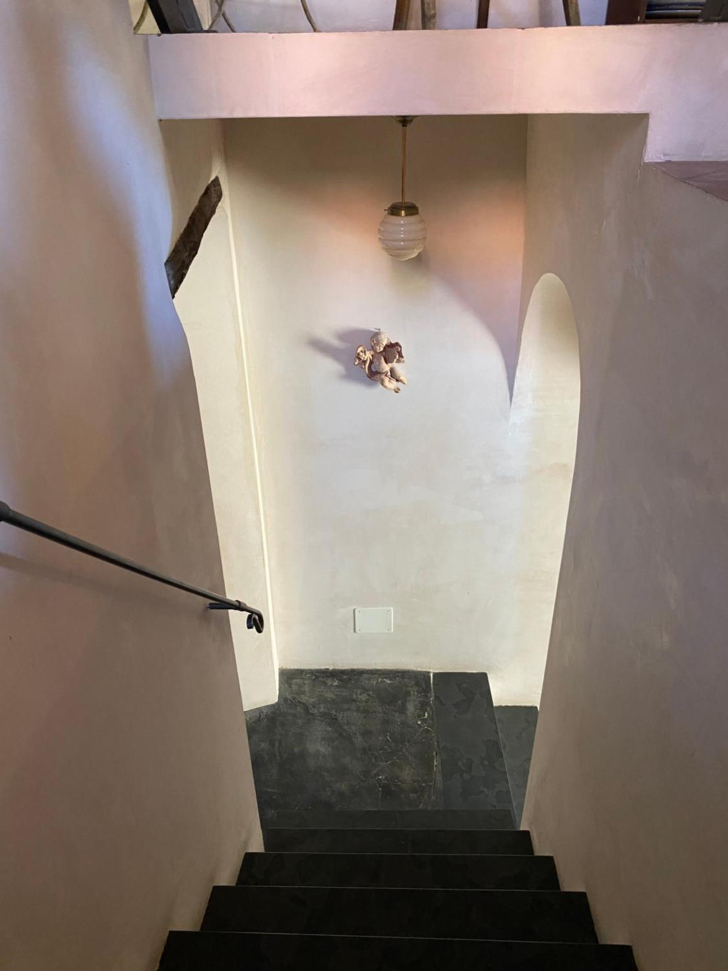 Iconic Italian Townhouse W Rooftop Terrace & Mountain View, Pigna Bagian luar foto